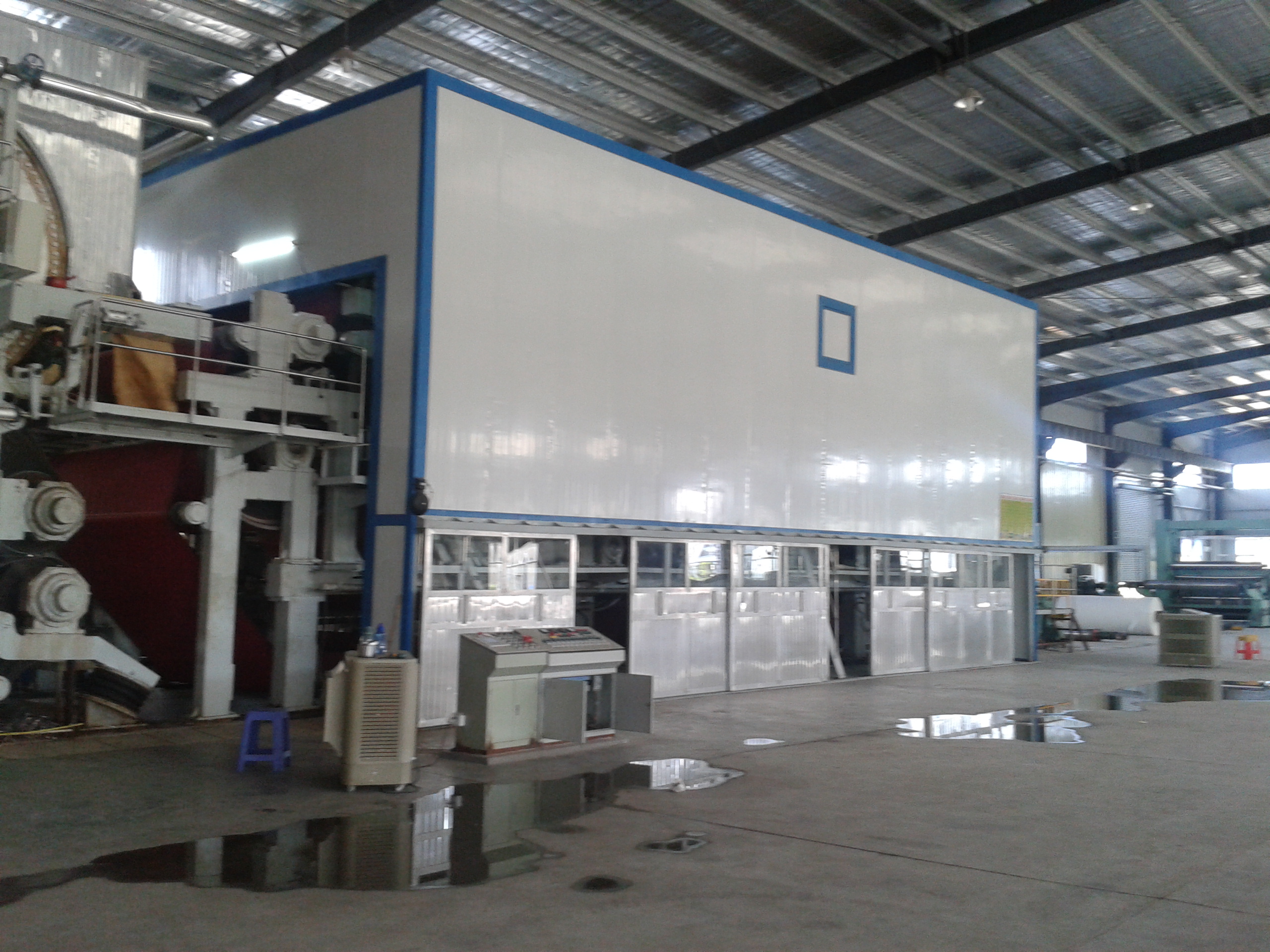 2012年7月，福建友發(fā)紙業(yè)膠帶原紙紙機(jī)順利出紙